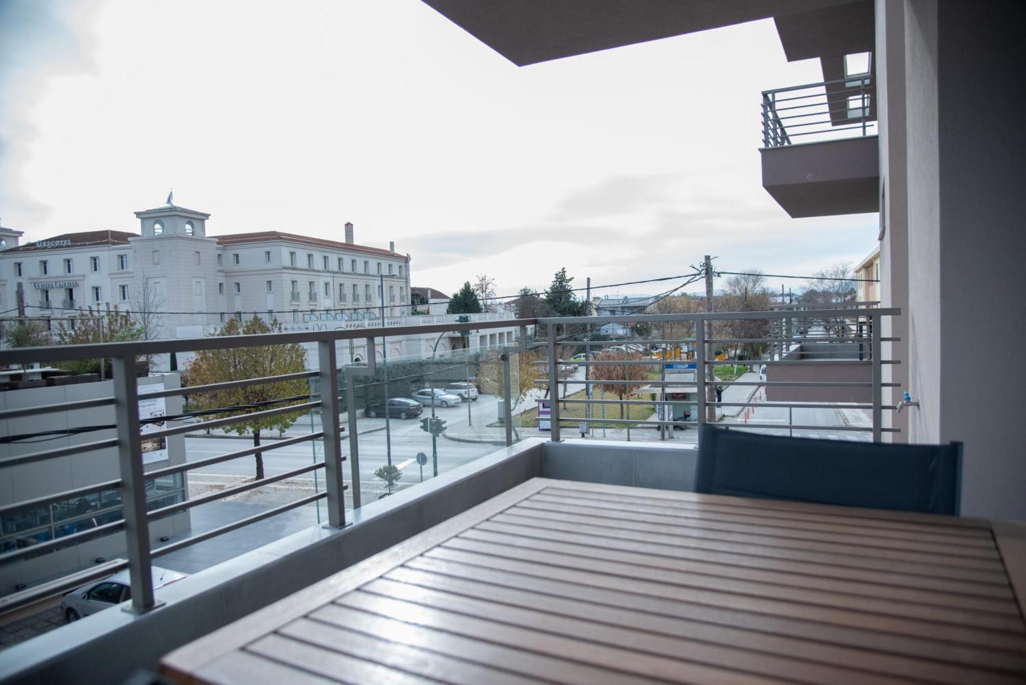 Smart Green Appartments Larissa Luaran gambar